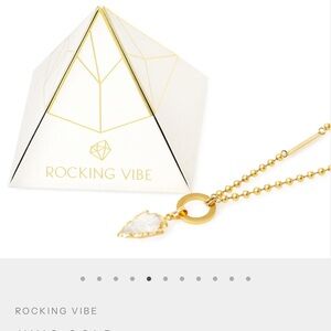 Rocking Vibe Juno Gold Arrow Necklace